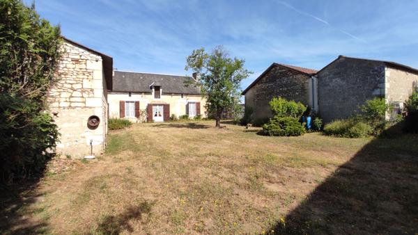 Jolie fermette à rénover située à l'ouest de Châtellerault.