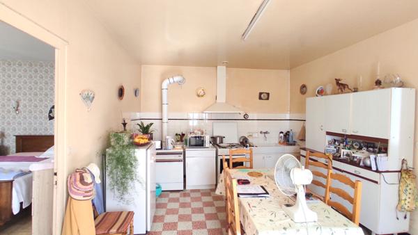 Jolie fermette à rénover située à l'ouest de Châtellerault.