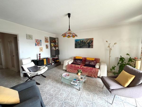 Lumineux T4 en étage élevé avec Vue Dégagée