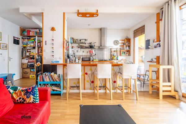 Bordeaux / Euratlantique - T3 traversant avec loggia et place de parking en sous-sol.