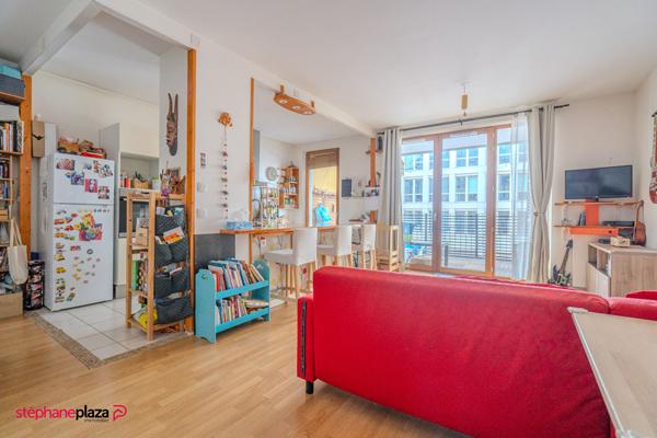 Bordeaux / Euratlantique - T3 traversant avec loggia et place de parking en sous-sol.