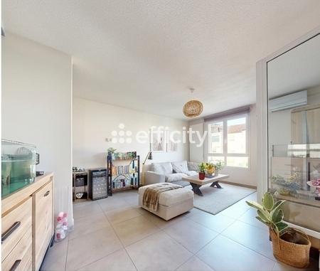 Appartement
         4 pièces
        - 89 m² 279 000 € *
