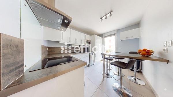 Appartement
         4 pièces
        - 89 m² 279 000 € *