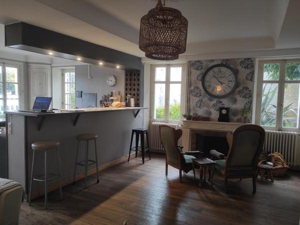 Maison à SAINT-JEAN-D'ANGELY, 17400 - 8 pièces 190m²