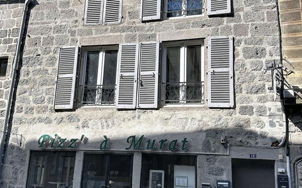 Immeuble à vendre    6 pièces •  Murat
