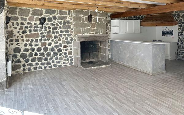 Immeuble à vendre    6 pièces •  Murat