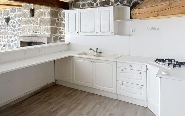 Immeuble à vendre    6 pièces •  Murat