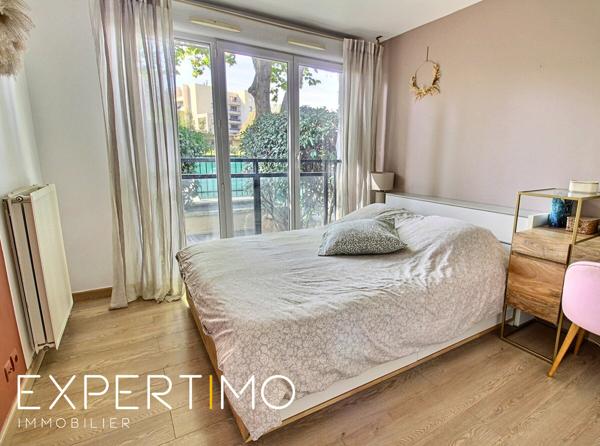 MONTIGNY-LE-BRETONNEUX – EXCEPTIONNEL APPARTEMENT 3 PIÈCES EN REZ-DE-JARDIN - GARE A PIED - CENTRE-VILLE