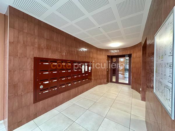 Vente Appartement96 m² - 5 Pièces - BORDEAUX (33800)