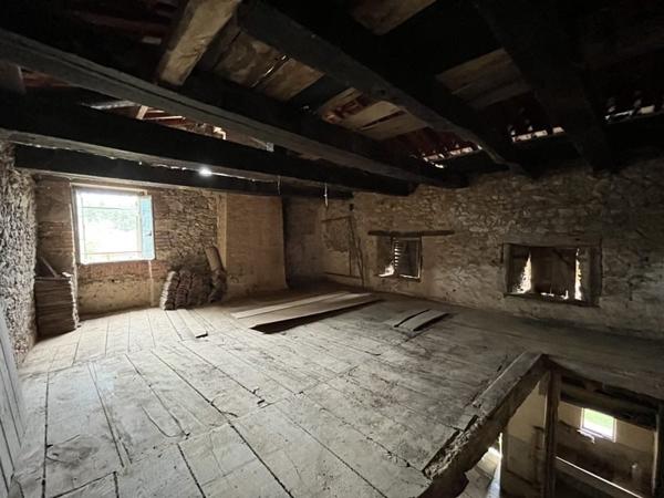 Maison à vendre |  Rochechouart |  2 pièces | 134 m²