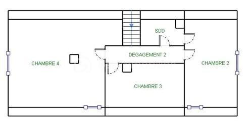 À Chanteau, aux portes d’Orléans, découvrez cette maison familiale d’environ 150 m² habitables, implantée sur un terrain de plus de 900 m².

Soyons clairs : cette maison s’adresse à des acquéreurs qui n’ont pas peur des travaux. Elle nécessite une rénovation et une remise au goût du jour, mais elle offre une base saine, de beaux volumes et surtout un potentiel particulièrement intéressant au regard de sa surface, de son terrain et de sa localisation.

Au rez-de-chaussée, vous trouverez une entrée, une cuisine, un séjour de plus de 28 m², un grand bureau de 21 m² pouvant évoluer selon vos besoins, une chambre, une salle de bains et un WC.

À l’étage, la maison propose trois espaces à exploiter : une grande chambre, une petite pièce sans ouverture pouvant servir de dressing, de bureau ou de rangement, ainsi qu’un espace de type grenier déjà isolé, plaqué, chauffé et équipé d’une fenêtre. Les peintures et les finitions restent à réaliser.

La maison dispose également d’un sous-sol complet de près de 100 m², comprenant un garage, un atelier, une buanderie et une chaufferie.

Des devis de rénovation ont déjà été réalisés afin de permettre aux futurs acquéreurs de mieux se projeter et d’estimer leur budget travaux.

Cette maison représente une véritable opportunité pour une famille, un artisan ou des acquéreurs recherchant une grande surface aux portes d’Orléans, avec la possibilité de créer un intérieur entièrement à leur image.

150 m² habitables, plus de 900 m² de terrain, un sous-sol complet et un prix tenant compte des travaux à prévoir : une occasion rare à Chanteau pour ceux qui souhaitent retrousser leurs manches et donner une seconde vie à cette maison.