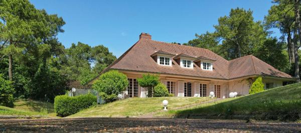 MAGNIFIQUE  VILLA PROCHE DU TOUQUET