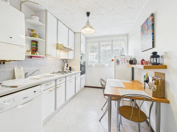 Corbeil-Essonnes (91100) À vendre – Spacieux T4 avec balcon, cave et box à Corbeil-Essonnes