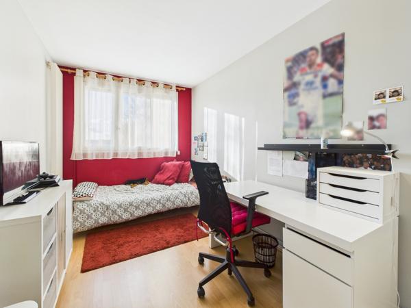 Corbeil-Essonnes (91100) À vendre – Spacieux T4 avec balcon, cave et box à Corbeil-Essonnes