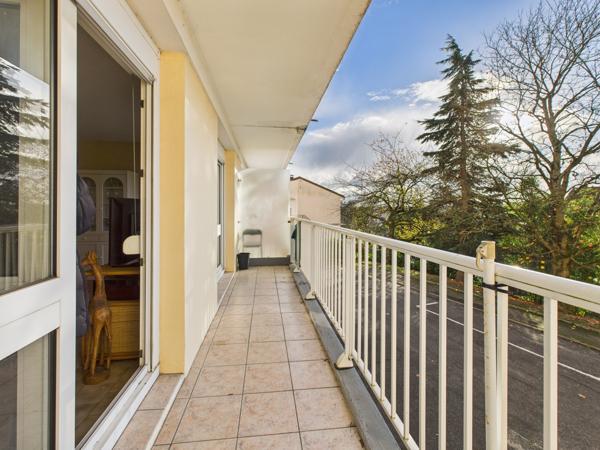 Corbeil-Essonnes (91100) À vendre – Spacieux T4 avec balcon, cave et box à Corbeil-Essonnes