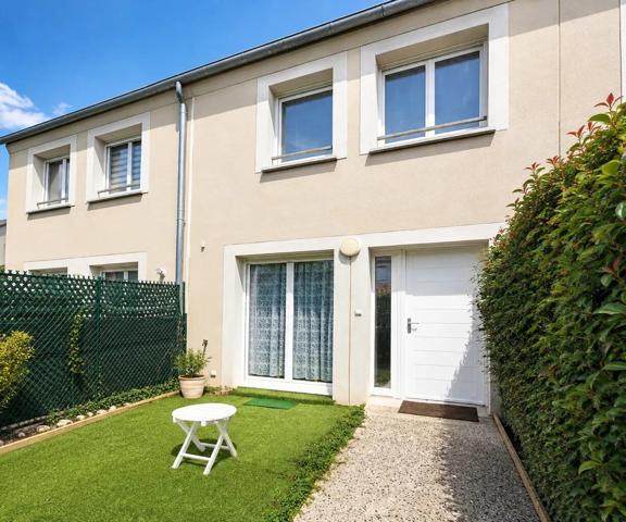 Vente                                                      Appartement
                        
                     2 pièces                      47 m2                     à Fontenay-Trésigny
