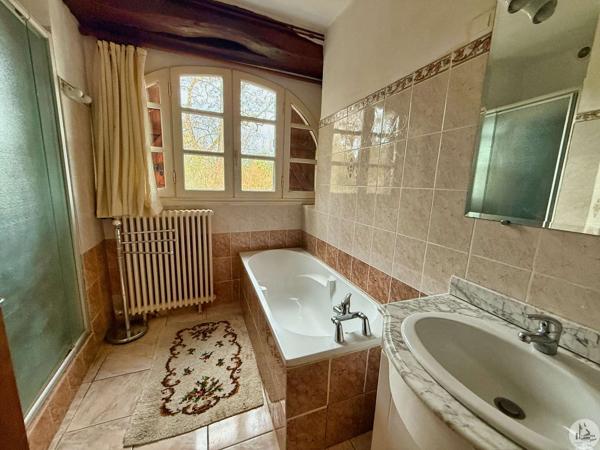 Maison avec Vue 16hectares et dépendances