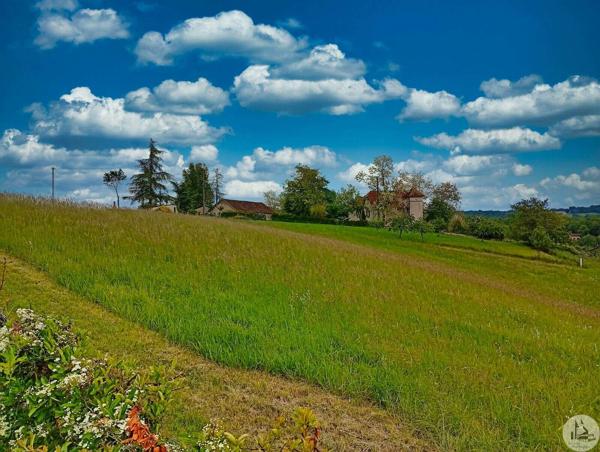 Maison avec Vue 16hectares et dépendances