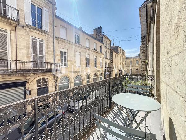 PEY BERLAND – Charmant appartement T2 avec grand balcon ensoleillé en plein centre ville, BORDEAUX