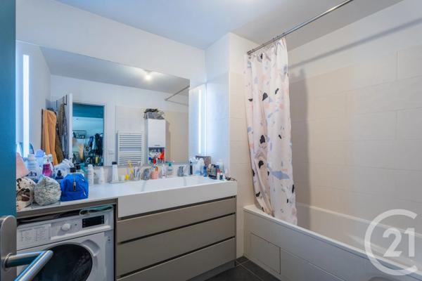 Appartement F3 à vendre  3 pièces - 63,34 m 2   PARIS  - 75010