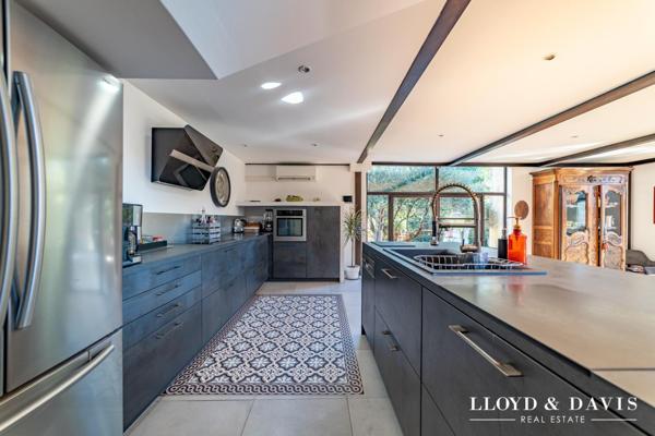 Ancien Chai totalement rénové avec dépendances