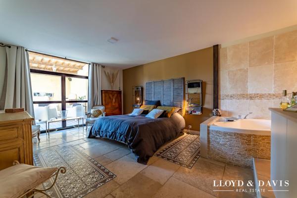 Ancien Chai totalement rénové avec dépendances