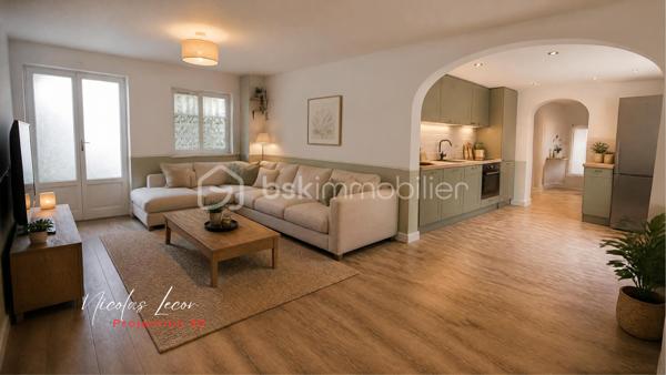 À Blet, découvrez cet ensemble immobilier d’environ 235 m², composé de deux logements disposant chacun de leur entrée indépendante, de leur propre extérieur et de leur garage.
Un bien qui offre de nombreuses possibilités, aussi bien pour un investissement locatif que pour un projet familial, une résidence principale avec logement indépendant, ou encore une activité de location saisonnière sous réserve des autorisations nécessaires.

- Le premier logement d'environ 165 m², se présente comme une maison avec terrasse et jardin. Elle dispose au rez-de-chaussée de plusieurs volumes généreux, d'une cuisine, de deux chambres, d'une salle d'eau avec double douche et WC. À l'étage, une vaste pièce bénéficie également d'un accès à une terrasse.

- Le second logement, un appartement d'environ 71 m², accessible par une entrée totalement indépendante se compose d'un dégagement, d'une cuisine, d'une pièce de vie donnant sur une terrasse, de deux chambres ainsi que d'une salle de bains avec WC.

Deux garages complètent l'ensemble, soit un garage pour chacun des logements.

Chaque logement dispose par ailleurs de son propre compteur d'eau et de son propre compteur électrique, permettant une séparation des consommations entre les deux parties.

L'ensemble nécessite d'importants travaux de rénovation afin de retrouver un niveau d'habitabilité satisfaisant, notamment concernant l'installation électrique et l'assainissement, ainsi que différents travaux de rénovation intérieure et le mode de chauffage.

La configuration et les volumes permettent toutefois d'envisager une réorganisation complète des espaces. 
Certaines pièces pourraient notamment être transformées en chambres supplémentaires selon le projet envisagé.

Avec ses deux logements indépendants, ses deux garages, ses terrasses et son jardin, ce bien constitue une base intéressante pour un projet de rénovation et de valorisation.

À découvrir pour celles et ceux à la recherche d'un bien offrant de beaux volumes et un véritable potentiel après rénovation.