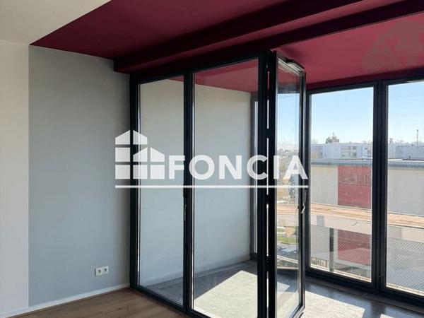 Location Appartement 4 pièces 153.1 m² - 23 AVENUE GEORGES CLEMENCEAU Cenon 33150