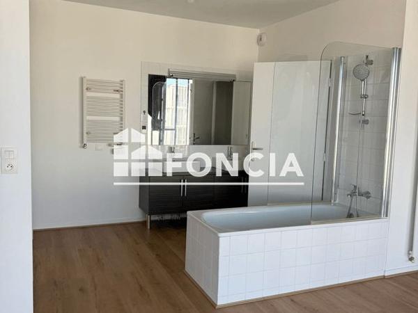 Location Appartement 4 pièces 153.1 m² - 23 AVENUE GEORGES CLEMENCEAU Cenon 33150