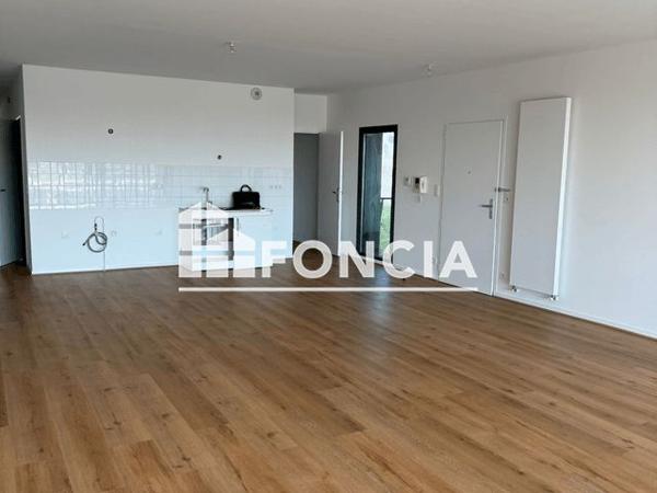 Location Appartement 4 pièces 153.1 m² - 23 AVENUE GEORGES CLEMENCEAU Cenon 33150