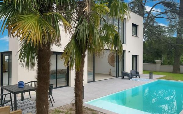 Maison à vendre    6 pièces • 165 m2 Caluire-et-Cuire