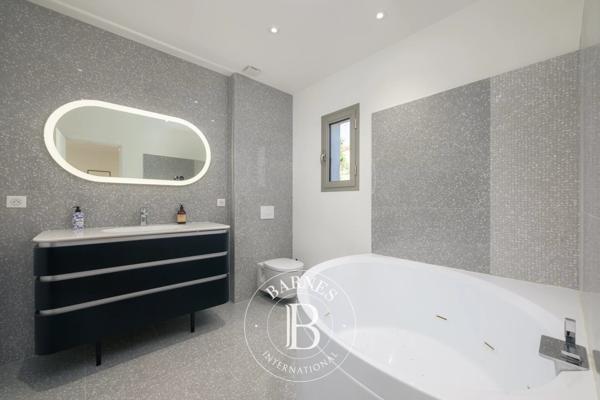 Mougins, Villa 6 Chambres -  365 m² à vendre