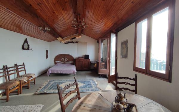 Maison à vendre    6 pièces •  Bouzigues