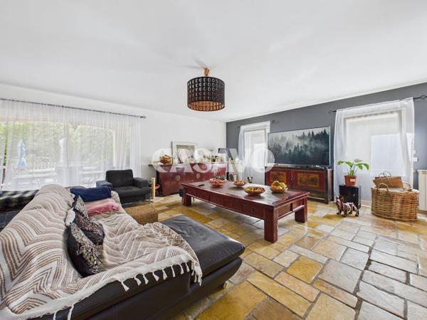 Vente Maison 10 pièces de 376m² - 13011 Marseille