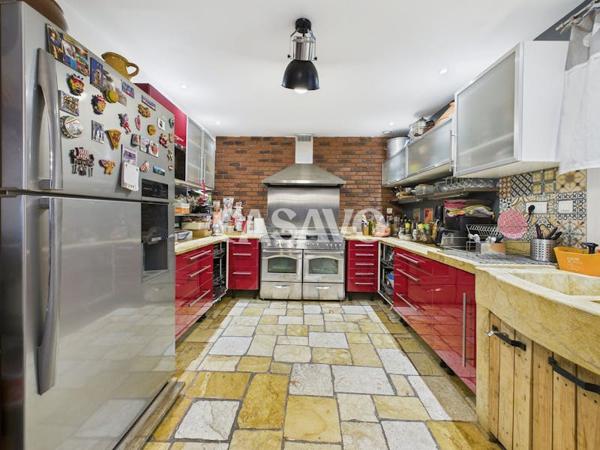 Vente Maison 10 pièces de 376m² - 13011 Marseille