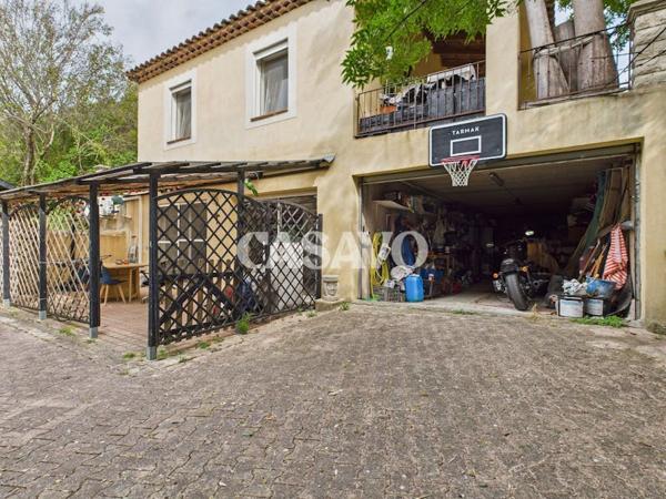 Vente Maison 10 pièces de 376m² - 13011 Marseille