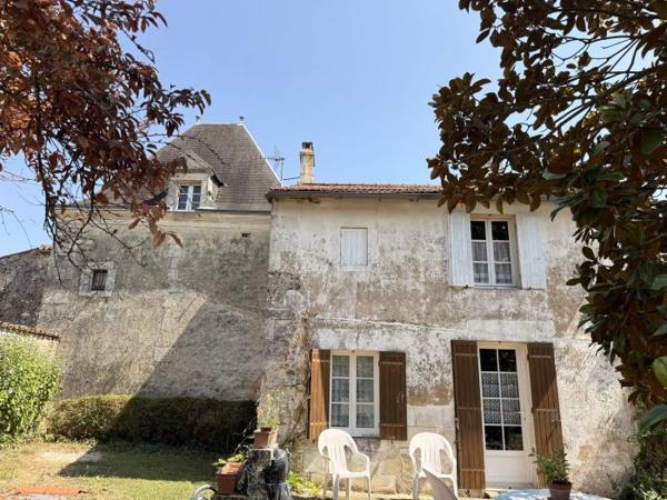 Belle demeure Charentaise avec ses dépendances et son parc de 5000 m²