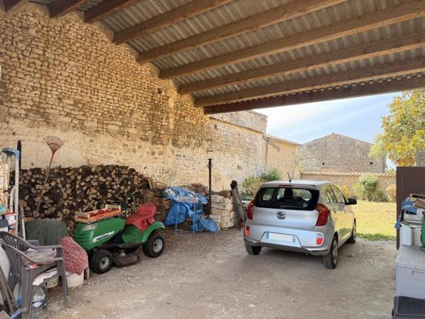 Belle demeure Charentaise avec ses dépendances et son parc de 5000 m²