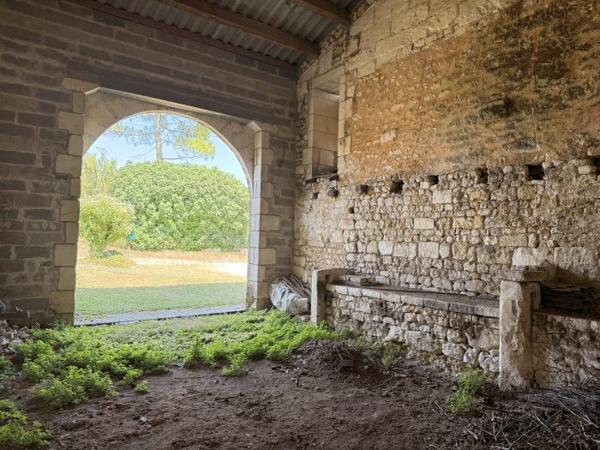 Belle demeure Charentaise avec ses dépendances et son parc de 5000 m²