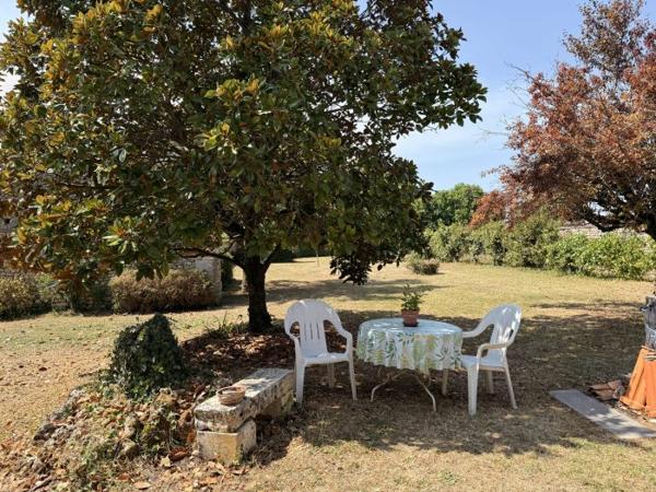 Belle demeure Charentaise avec ses dépendances et son parc de 5000 m²