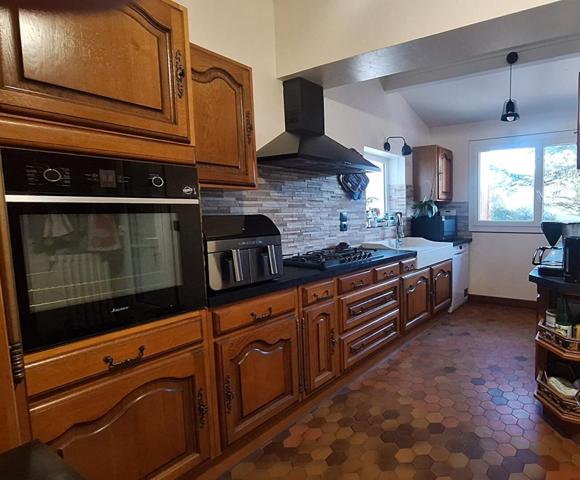 Maison Familiale 8 pièces 200m² sur sous sol total