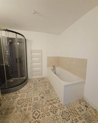 Appartement à Montélimar de  140 m2 avec 4 chambres et un jardin