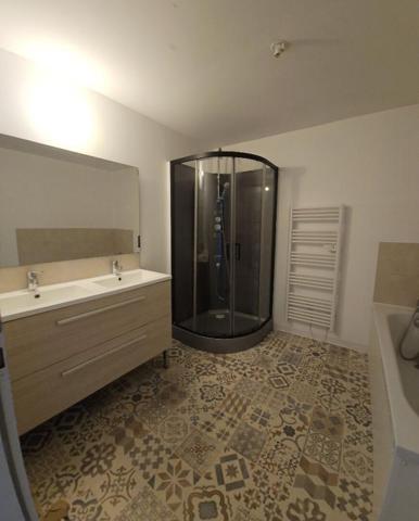 Appartement à Montélimar de  140 m2 avec 4 chambres et un jardin