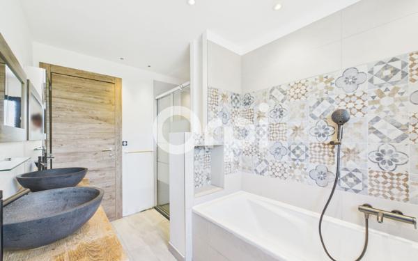 Maison à vendre    6 pièces • 204 m2 Pégomas