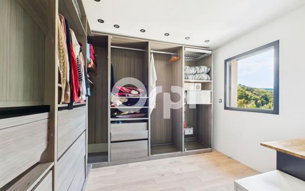 Maison à vendre    6 pièces • 204 m2 Pégomas