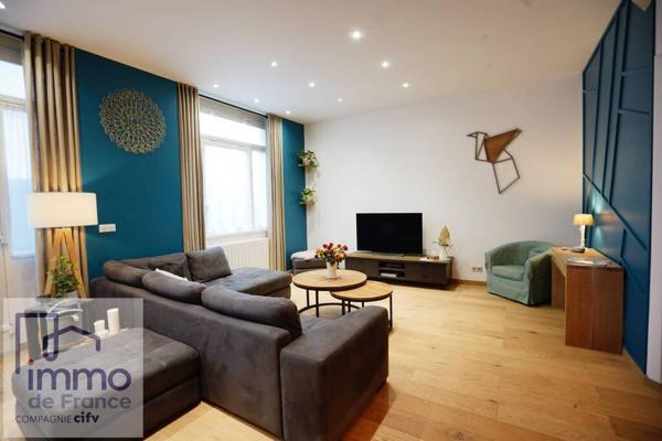 VILLEURBANNE Métro République. (Appartement F2 bis  ATYPIQUE) de 72 m² en Rez-de-jardin +Terrasse 18 m².