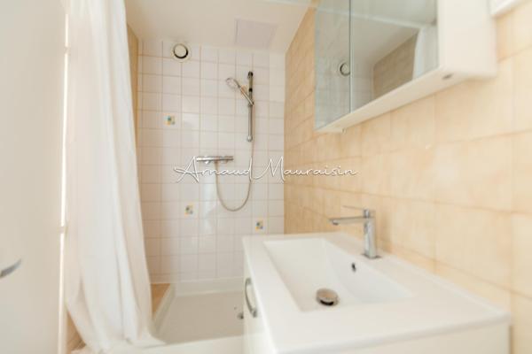 Immeuble locatif dans le centre village