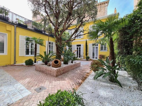 A vendre à Cannes, belle maison de ville rénovée