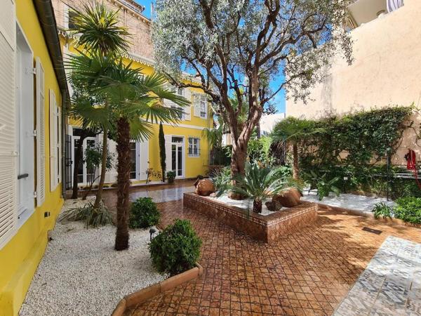 A vendre à Cannes, belle maison de ville rénovée