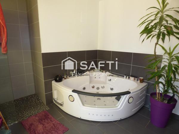 Villa piscine et logement T2